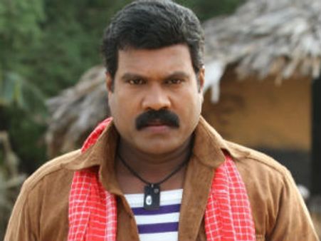 கருப்பாக இருப்பதால், ஒடுக்கப்பட்ட சாதி என்பதால் கலாபவன்மணி மீது வழக்கு! - அம்பலமாக்கிய அதிகாரி