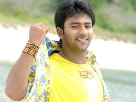 சாந்தனு பெயரில் போலி பேஸ்புக் கணக்கு: காவல் ஆணையரிடம் புகார்