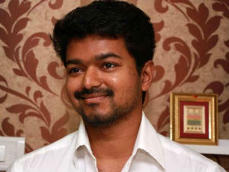 துள்ளிவிளையாடு படம் பார்த்து வின்செண்ட் செல்வாவைப் பாராட்டிய விஜய்!