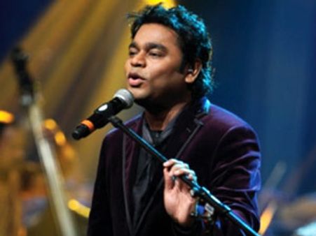 இப்போது ஏ ஆர் ரஹ்மான் முறை... யுவன் இசையில் பாடுகிறார்!