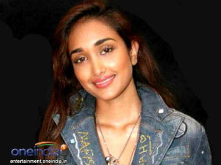 நடிகை ஜியா கான் தற்கொலை: இந்தி கஜினியில் நயனதாரா ரோலில் நடித்தவர்