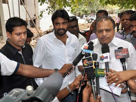 'பாட்டைத் திருடிட்டாங்க...' போலீசில் புகார்...- 'புரமோஷனை' ஆரம்பித்த விஜய் & டீம்!