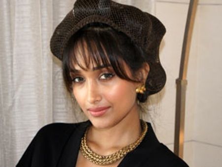 நடிகை ஜியா கான் 8 மாதத்திற்கு முன்பே கையை கிழித்து தற்கொலைக்கு முயன்றுள்ளார்