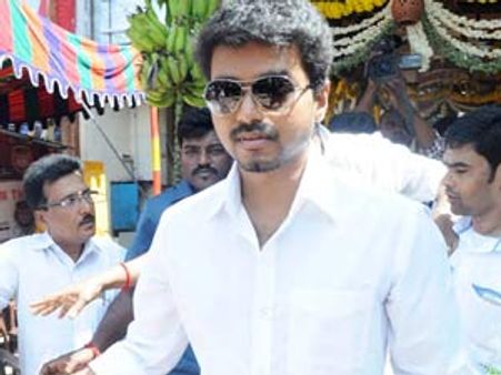 பிறந்த நாளில் ரூ 1 கோடி நலத்திட்ட உதவிகள் வழங்கும் விஜய்!