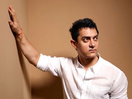 இப்பவே கண்ணகெட்டுதே: இதில் விளம்பர பட சம்பளத்தை மேலும் உயர்த்தும் பாலிவுட் நட்சத்திரங்கள்