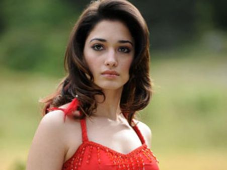 தோல்வியால் துவளாத தமன்னா.. தொடர்ந்து 3 இந்திப் படங்களில் ஒப்பந்தம்