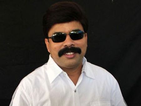 முக்கிய அரசியல் கட்சித் தலைவர் பெயரைச் சொல்லி மிரட்டிய பவர் ஸ்டார்!