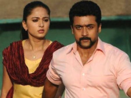 குதிரையை ஓடிப் பார்த்துருப்பே, ஆடிப் பார்த்திருப்பே, ஆனால் சுடிதாரில் பார்த்திருக்கியா?