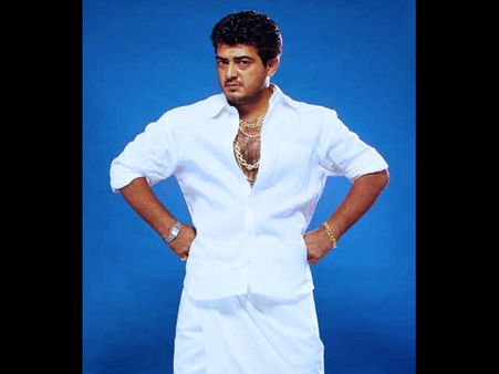 சிவா படத்தில் டை அடித்து வேட்டி, சட்டையில் வரும் அஜீத்