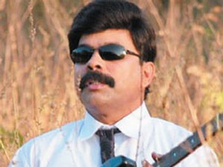 வாலிப ராஜா... கழட்டி விடப்பட்ட பவர் ஸ்டார்!