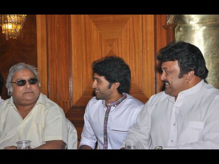 டி.எம். சௌந்தர்ராஜனுக்கு அஞ்சலி செலுத்தாத சிவாஜி வாரிசுகள்?