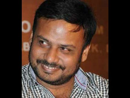 'ஹலோ பிரபு சாலமன் பேசறேன்... உறவினருக்கு உடம்பு சரியில்ல.. பணம் தந்து உதவுறீங்களா?'