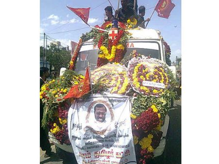 மணிவண்ணன் உடல் தகனம் - ஆயிரக்கணக்கானோர் இறுதி அஞ்சலி