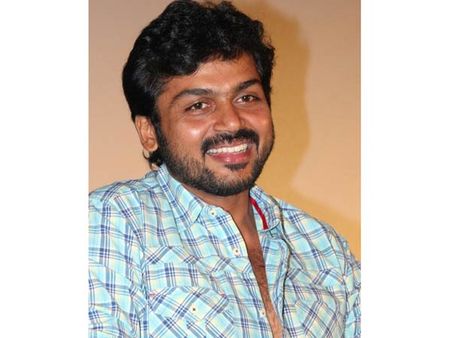 ’பிரியாணி’யை சூப்பராய் சமைத்ததற்காக வெங்கட் பிரபுவுக்கு ‘ஐபோன்’: ஐஸ் வைக்கும் கார்த்தி!