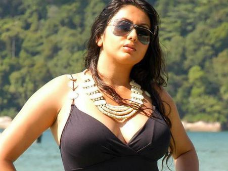 நமீதாவை பிகினியில் பார்க்க விருப்பமா...?