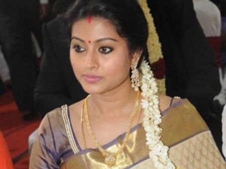 யாரிடமும் வாய்ப்பு தேடி போக மாட்டேன்... நல்ல வாய்ப்புகள் தேடி வந்தால் நடிப்பேன் - சினேகா