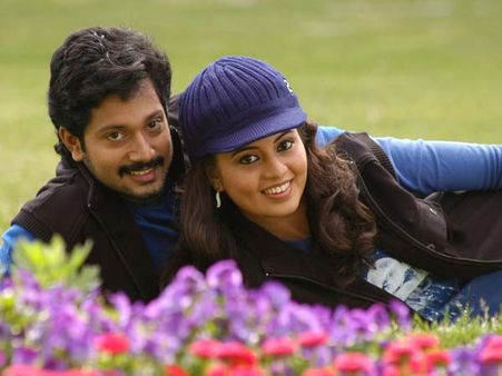 நினைத்தது யாரோ.. படம் பார்த்து உற்சாகமான தயாரிப்பாளர்கள்!