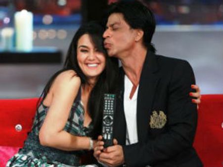 ரசிகர்களே... ப்ளீஸ் கொஞ்ச நாளைக்கு ஷாரூக்கான கட்டிப்பிடிக்காதீங்க!