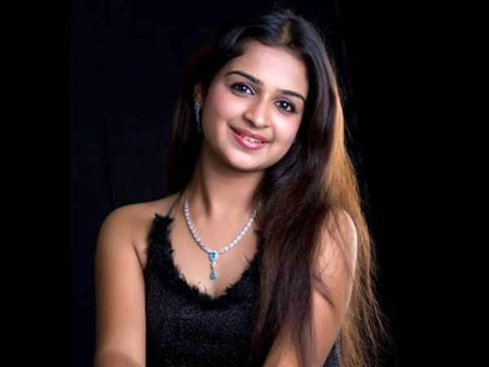 4- வது மாடியிலிருந்து கீழே விழுந்த நடிகை- இடுப்பு எலும்பு முறிவு!