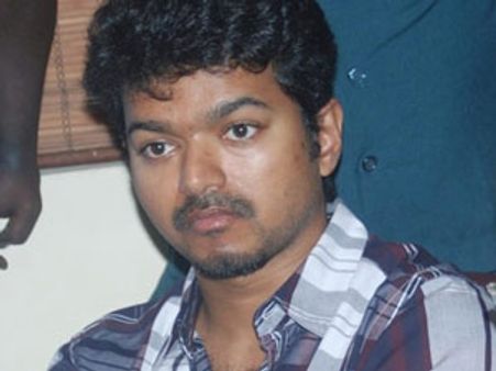 மூடு அவுட்டில் விஜய்... பிறந்த நாள் கொண்டாட்டத்தில் பங்கேற்கவில்லை!