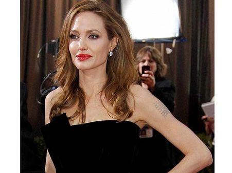 மரண பயம் ஏஞ்சலீனா ஜோலியின் கண்களில் தெரிகிறதாம்...