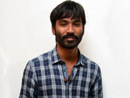முதல் படத்திலேயே பாலிவுட்டை வென்ற தனுஷ்!