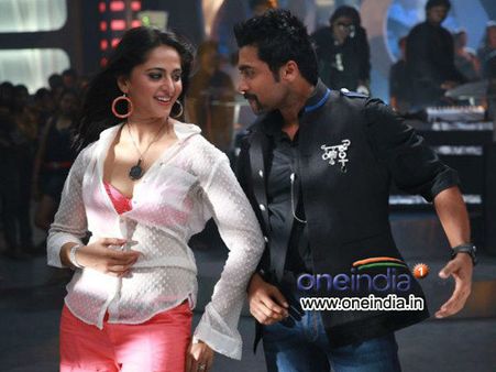 சூர்யாவின் சிங்கம் 2-க்கு க்ளீன் 'யு' சான்று... 2,400 அரங்குகளில் ரிலீஸ்!