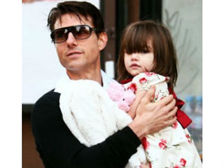 7 வயது மகளின் பாதுகாப்பிற்காக வாரம் 30லட்சம் செலவிடும் டாம்குரூஸ்