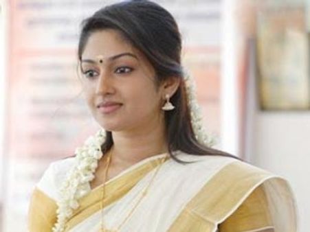 காதலனைக் கைப்பிடிக்கும் நடிகை மித்ரா குரியன்!