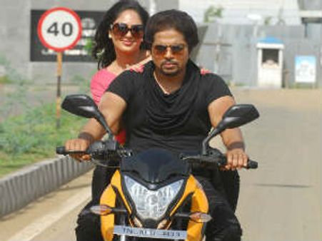 உடம்பு சரியில்ல.. விலகிக்கிறேன்! - 'பாஸ்' நடித்த தலைவன் பட இயக்குநர்