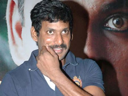 அஜீத், விஜய்க்கு ஒரு நியாயம், எனக்கொரு நியாயமா? - விஷால் காட்டம்