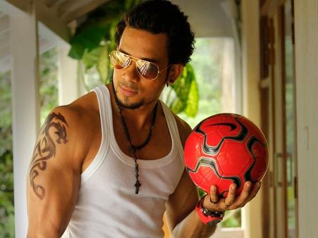 சன்னி லியோனுக்காக ஹிந்தி கற்கும் பரத்!