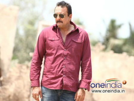 சஞ்சய்தத்தின் ‘போலீஸ் கிரி’யை பார்த்து கதறி அழுத மான்யதா தத்