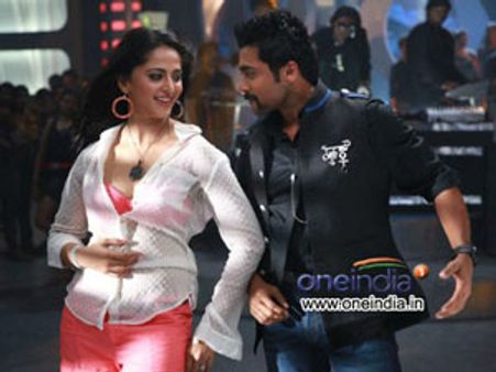 சிங்கம் 2: முதல் நாள் முதல் ஷோ பார்த்த டோணி?