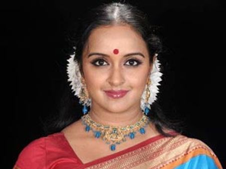 சூரிய சக்தி ஊழல் வழக்கில் கேரள நடிகை ஷாலு கைது!