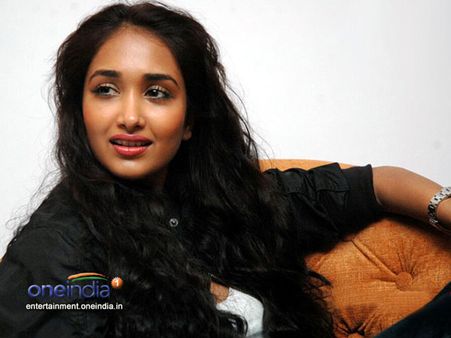 தற்கொலைக்கு முன் ஜியா மது அருந்தியிருந்தார்: பிரேத பரிசோதனையில் அம்பலம்