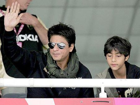 ஷாரூக் மாதிரி இல்லீங்க, அவரு பையன் ஆர்யன்...