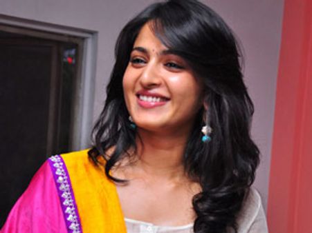 கரப்பான்பூச்சியைப் பார்த்தால் ஓவென்று அலறிக் கொண்டு ஓடும் அனுஷ்கா