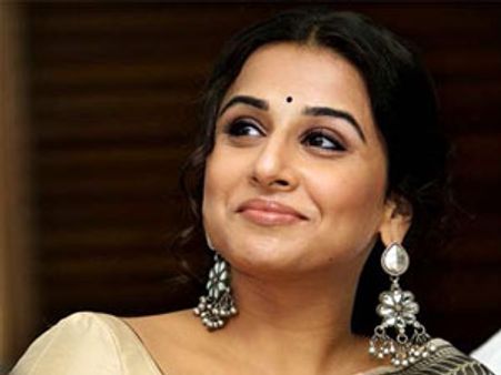 எனக்கு சான்ஸ் தாருங்களேன்... ரேவுக்கு கடிதம் எழுதிய வித்யா பாலன்