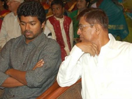 விஜய் - எஸ்ஏசி.. இன்னும் தீராத பிணக்கு!