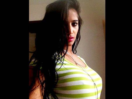 சன்னி லியோனும் நானும் ஒண்ணா? சண்டைக்கு வரும் பூனம் பாண்டே