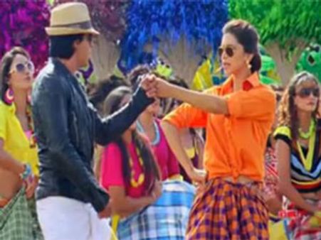 ரஜினிக்கு மரியாதை செய்ய 'லுங்கி டான்ஸ்' ஆடும் ஷாரூக்- தீபிகா!