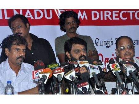 தமிழில் சொந்தக் குரலில் பேசி நடிக்கும் நடிகர், நடிகைகளுக்கே முன்னுரிமை! - இயக்குநர்கள் சங்கம்