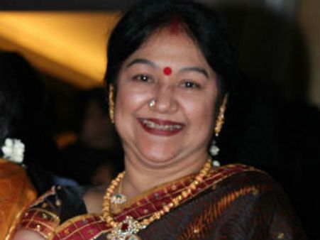 கட்டிலில் இருந்து விழுந்து படுகாயமடைந்த நடிகை மஞ்சுளா மரணம்