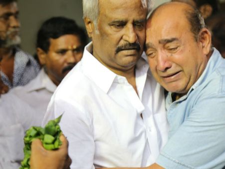 நடிகை மஞ்சுளா உடலுக்கு ரஜினி மற்றும் குடும்பத்தினர் அஞ்சலி