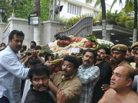 போரூர் மின் மயானத்தில் மஞ்சுளா உடல் தகனம்!