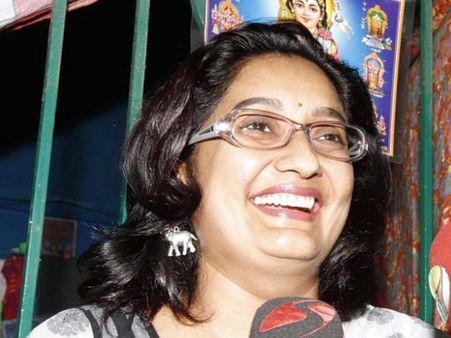 நடிகை கனகா... குழப்பியடித்த செய்திகள்.. உயிரோடு செய்தியாளர்கள் முன் தோன்றினார்!