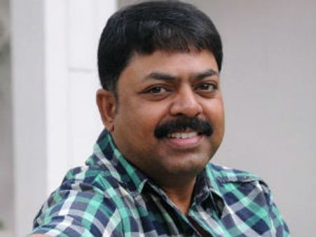 ஆபாச சைகை காட்டியதாக பெண் புகார்: இசையமைப்பாளர் ஜேம்ஸ் வசந்தன் கைது