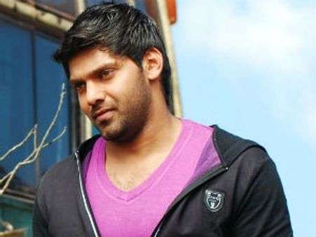 ஆர்யா பெயரில் ட்விட்டரில் போலிக் கணக்கு!