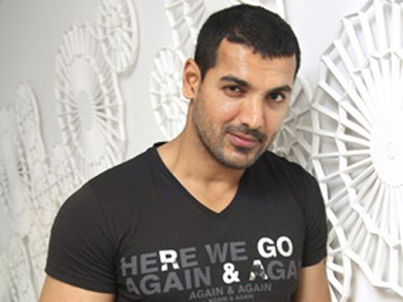 மெட்ராஸ் கஃபே படத்தை எடுக்க ராஜபக்சே ரகசியமாக பணம் கொடுத்தாரா?: ஜான் ஆபிரகாம்